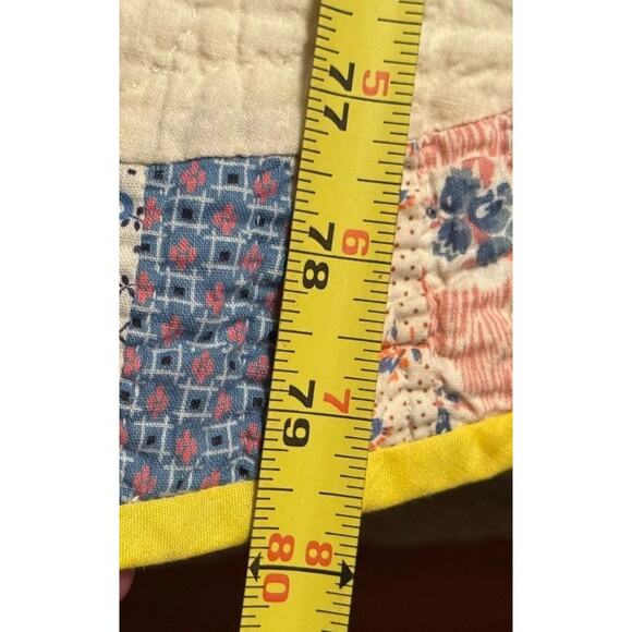 Vintage Hand Quilted Double Wedding Ring Quilt Scalloped Edge Feedsack Prints - Picture 6 of 8